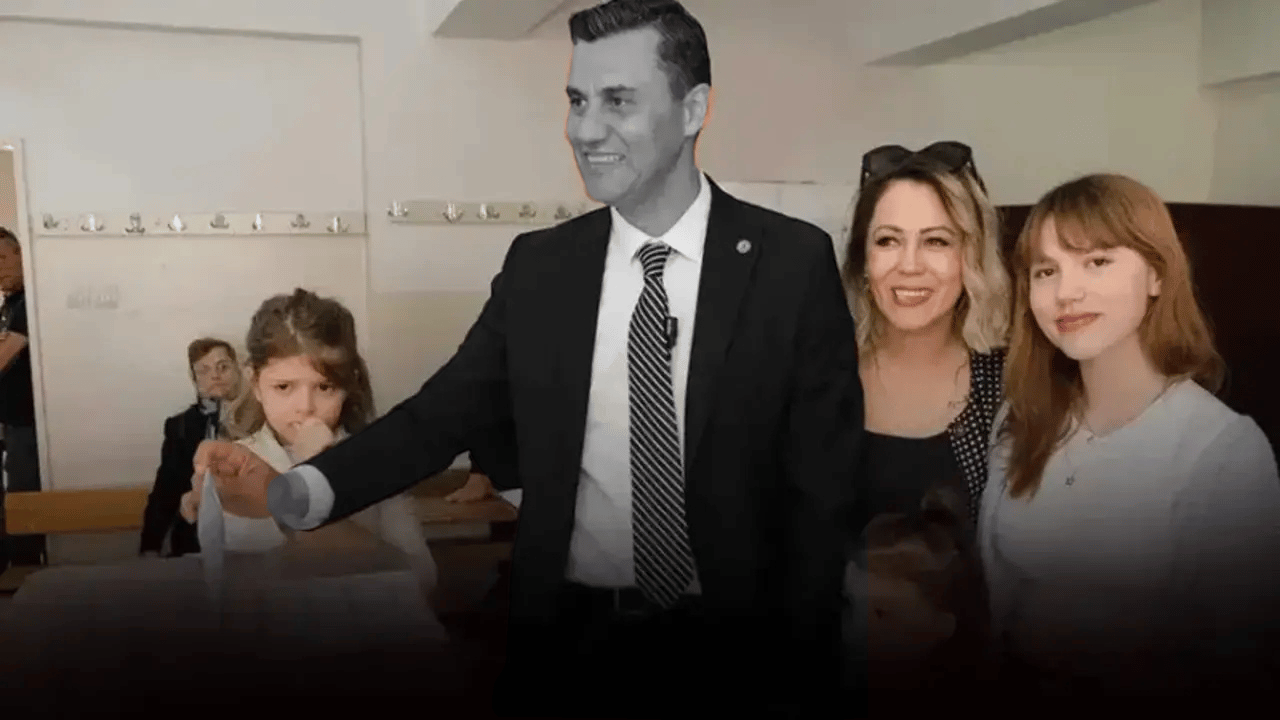 Ferdi Zeyrek'in vefatı sonrası kızından dikkat çeken paylaşım: Babamın kanını yerde bırakmayın!