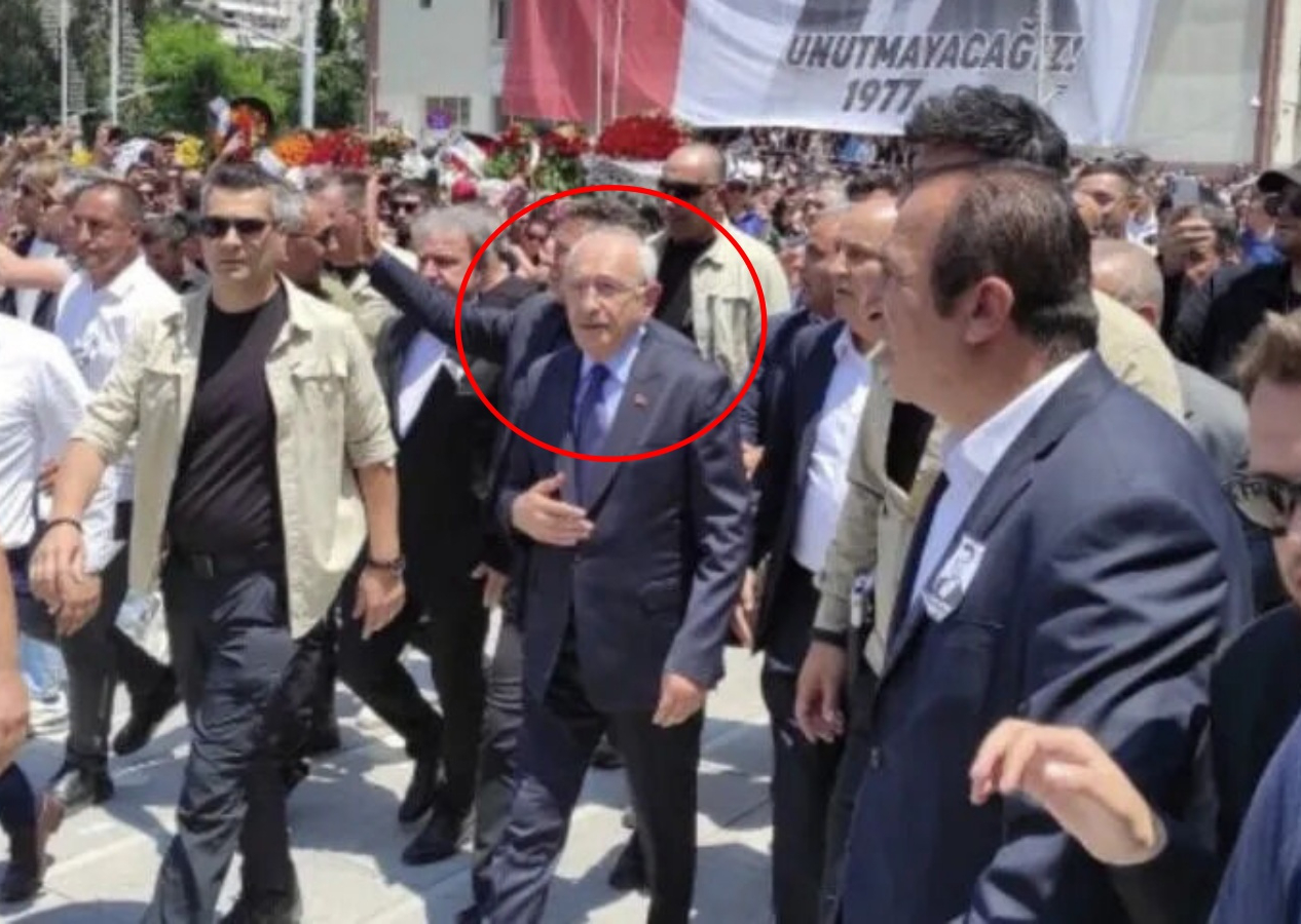 Ferdi Zeyrek'in cenaze töreninde dikkat çeken anlar: Kılıçdaroğlu alana alkışlarla girdi!