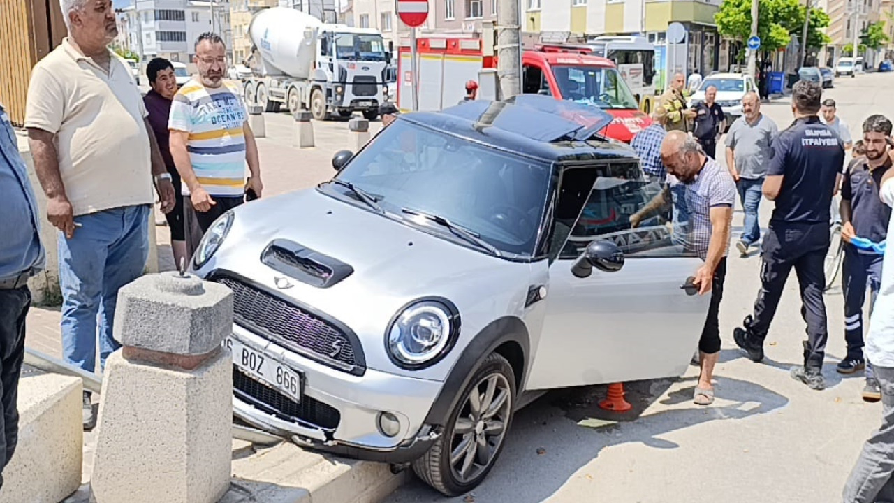 Bursa'da korkunç anlar! Direksiyon başında nöbet geçiren sürücü bariyerlere çarparak durabildi