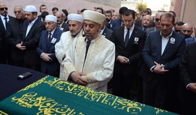 Koca şehir göğsünde resmini taşıdı! Tabutunun üstündeki siyah örtü ise...