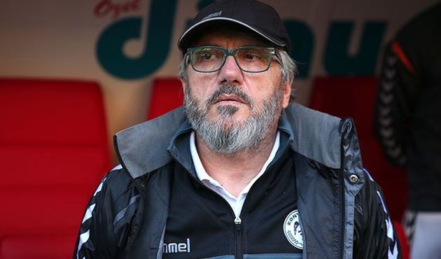 Konyaspor'da Mustafa Reşit Akçay ile yollar ayrıldı