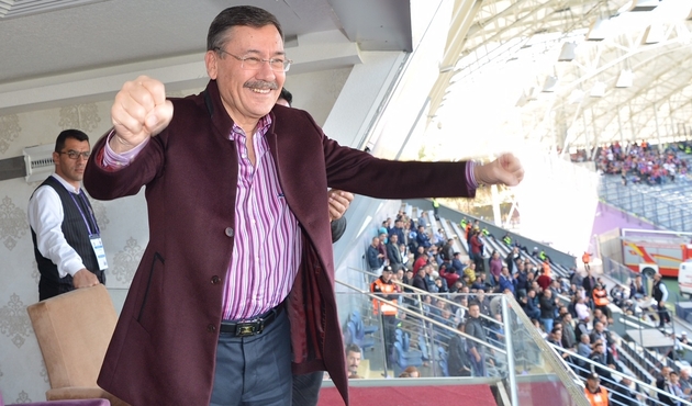İstifası beklenen Melih Gökçek'in yüzü günler sonra güldü!
