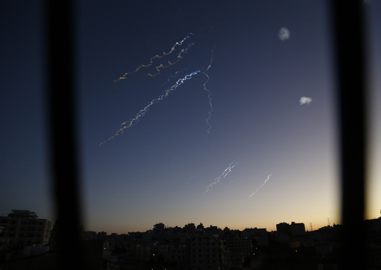 İran, Tel Aviv'in merkezini vurdu! Saldırılarda 3 kişi öldü, 91 yaralı var