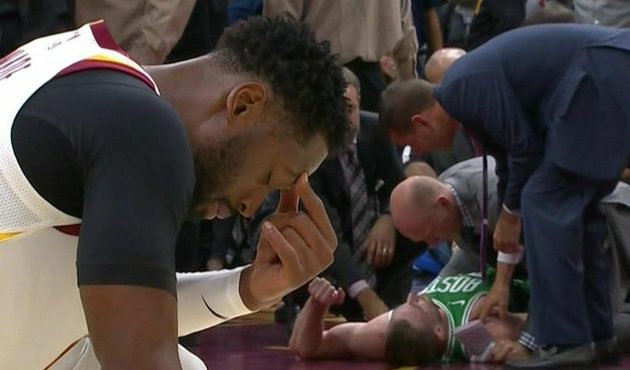NBA'e kabus gibi başlangıç! Gordon Hayward’ın ayağı kırıldı!