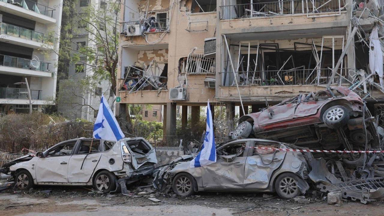 İran vurdu, İsrail'in başkenti Tel-Aviv bir gecede bu hale geldi