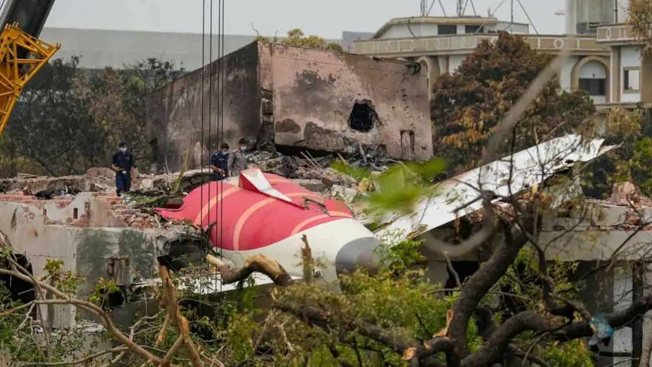 Hindistan'da bir hava kaza daha! Helikopter düştü, sağ kurtulan yok