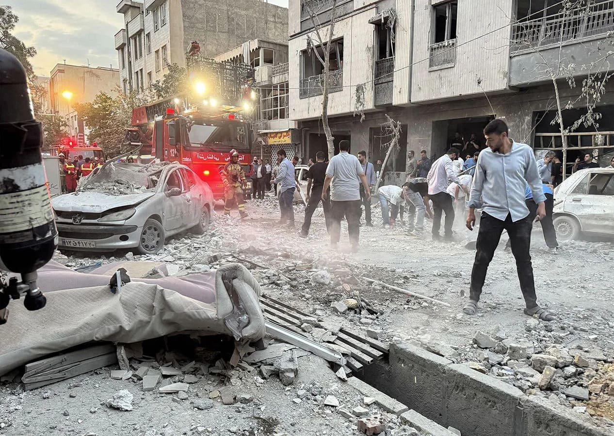 Mossad, İran'ın içlerine kadar sızdı: Tahran'da 5 bombalı araç patladı