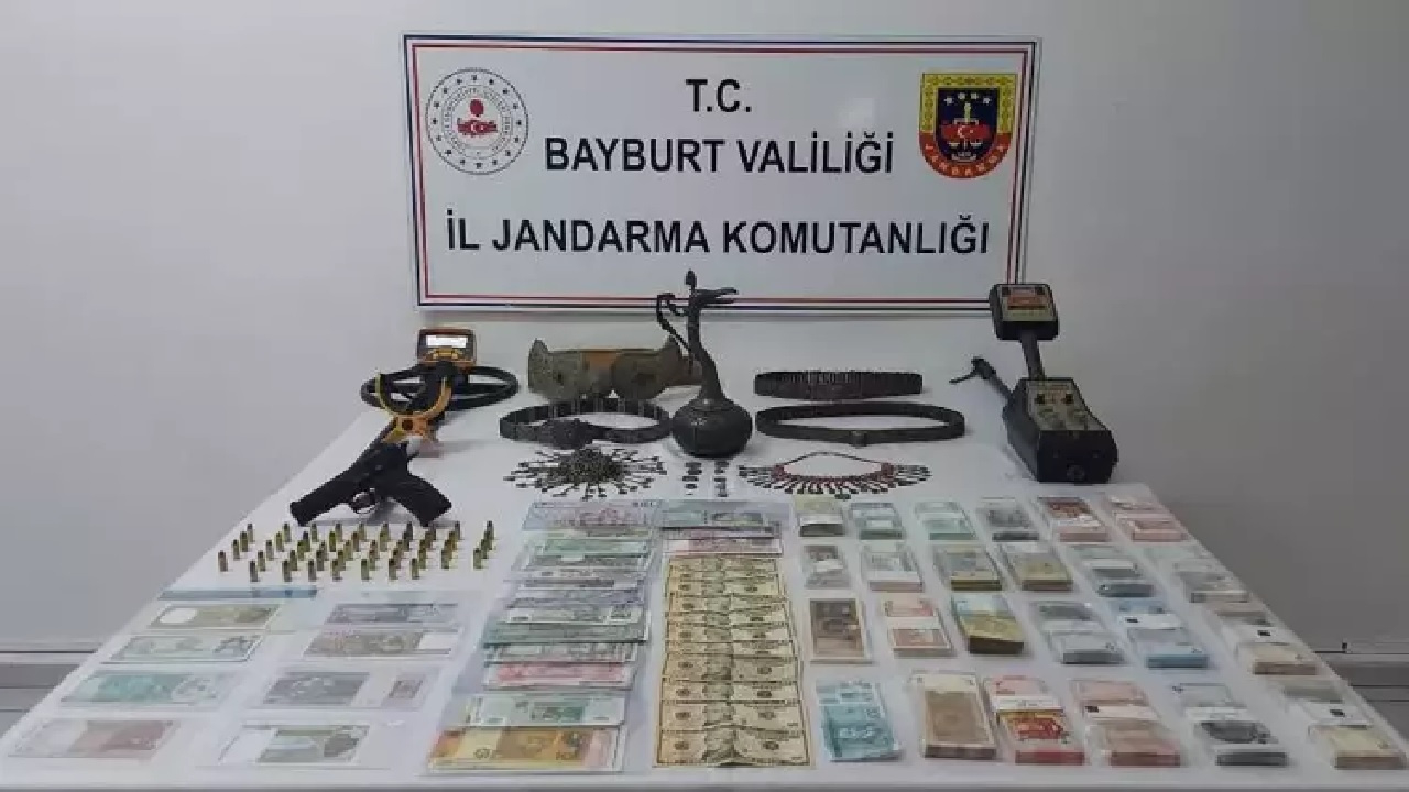 Bayburt merkezli 13 ilde tarihi eser ve izinsiz kazı operasyonu! Çok sayıda eser ele geçirildi
