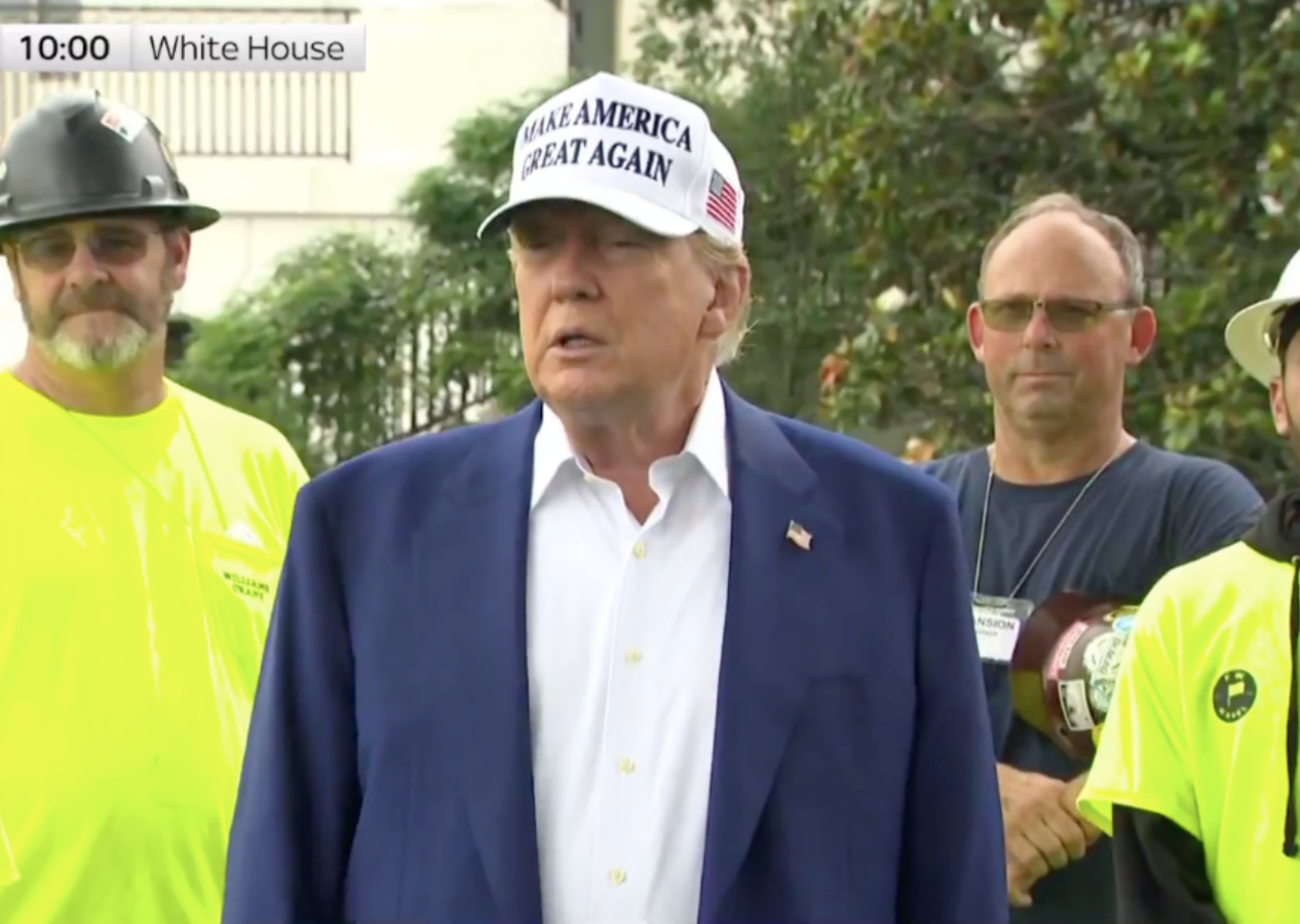 Donald Trump’tan nükleer gözdağı: İran’ı vuracak mıyız, söyleyemem… Ama hava savunmaları çöktü!