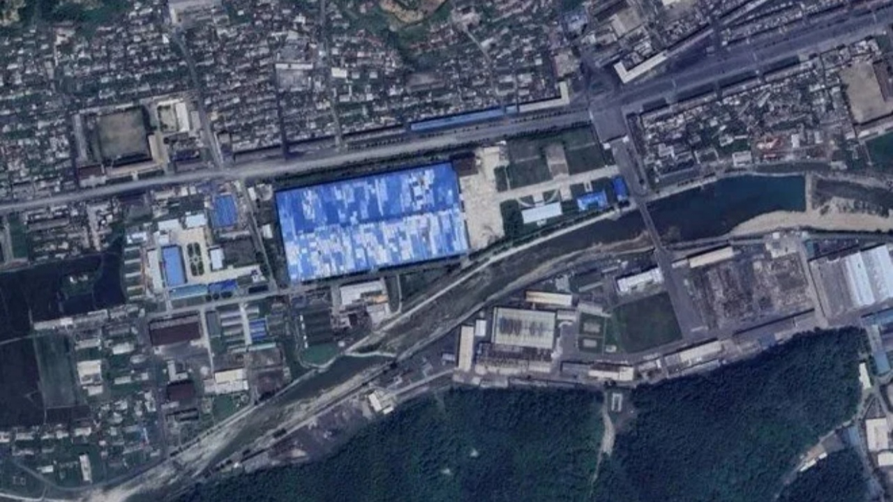 Kuzey Kore'nin büyük planı! Ölüm fabrikası için dağları düzleştirdi, onlarca binayı yerle bir etti