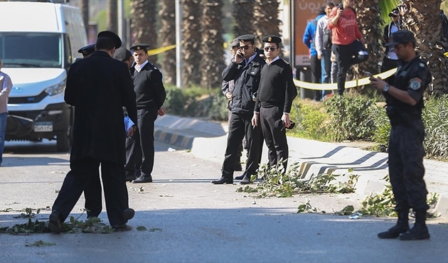 Mısır'da kanlı gün: 20 polis öldü...