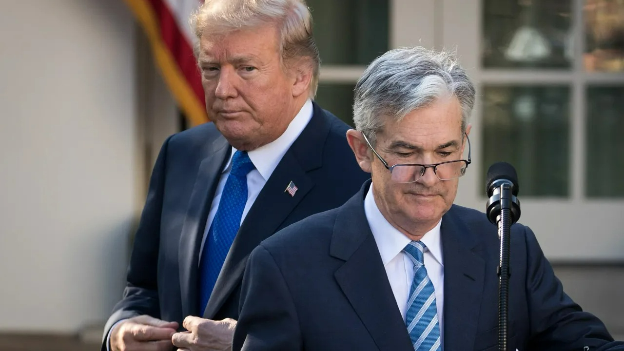 "Aptal yıkıcı utanç kaynağı!” Trump Fed Başkanı’nı topa tuttu: ABD'yi batırmakla suçladı!