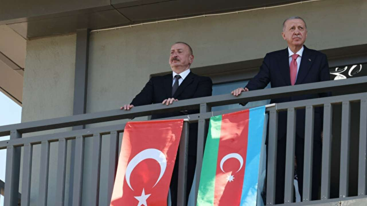 Depremzede aileye devlet eliyle sıcak ziyaret! Yeni evin ilk misafirleri: Erdoğan ve Aliyev
