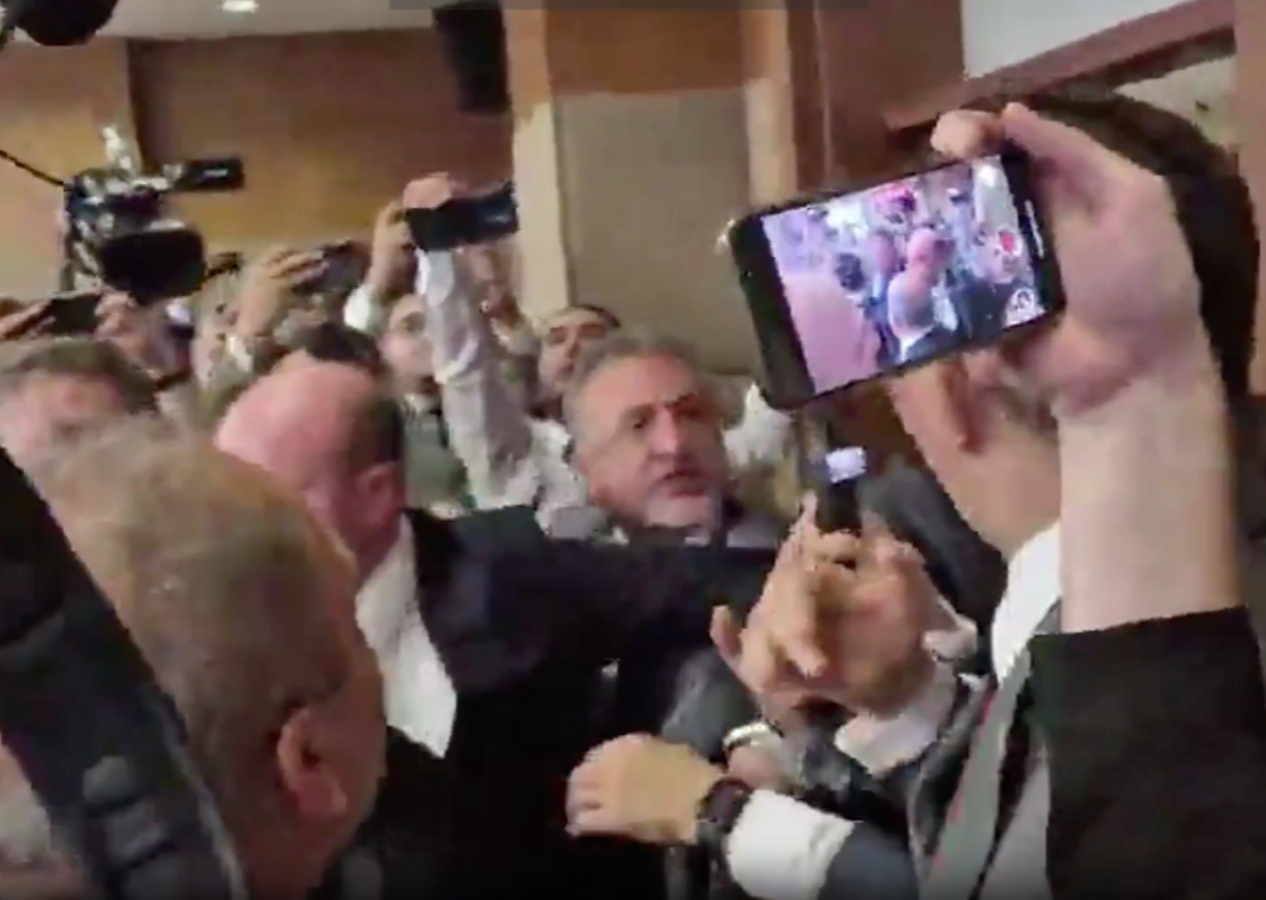 TBMM’de provokasyon girişimi! CHP'liler girişi kapattı, AK Partili vekiller tepki gösterdi