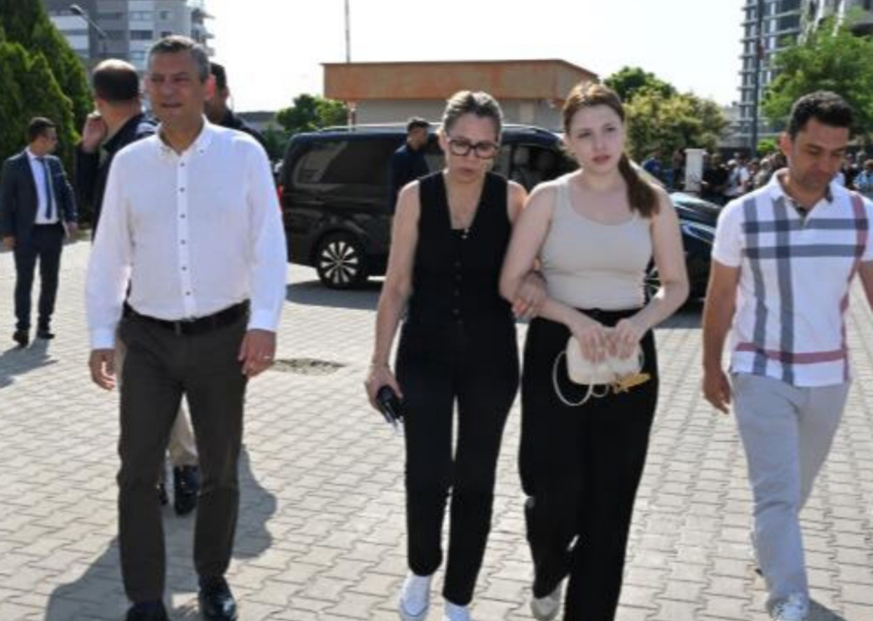 Özgür Özel söz vermişti... Ferdi Zeyrek’in kızı Nehir’i TYT sınavına bizzat götürdü