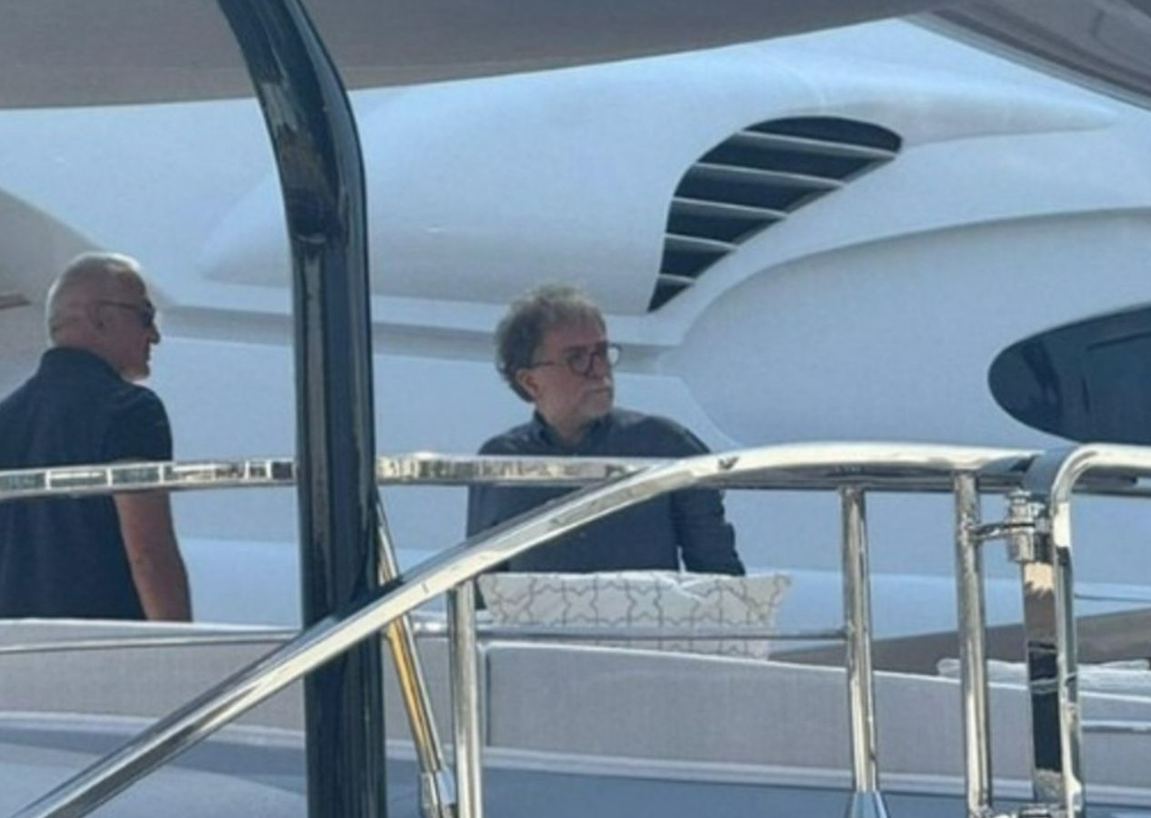 Ahmet Hakan ve Bakan Mehmet Nuri Ersoy lüks yatta görüntülendi sosyal medya karıştı! Röportaj mı tatil mi?