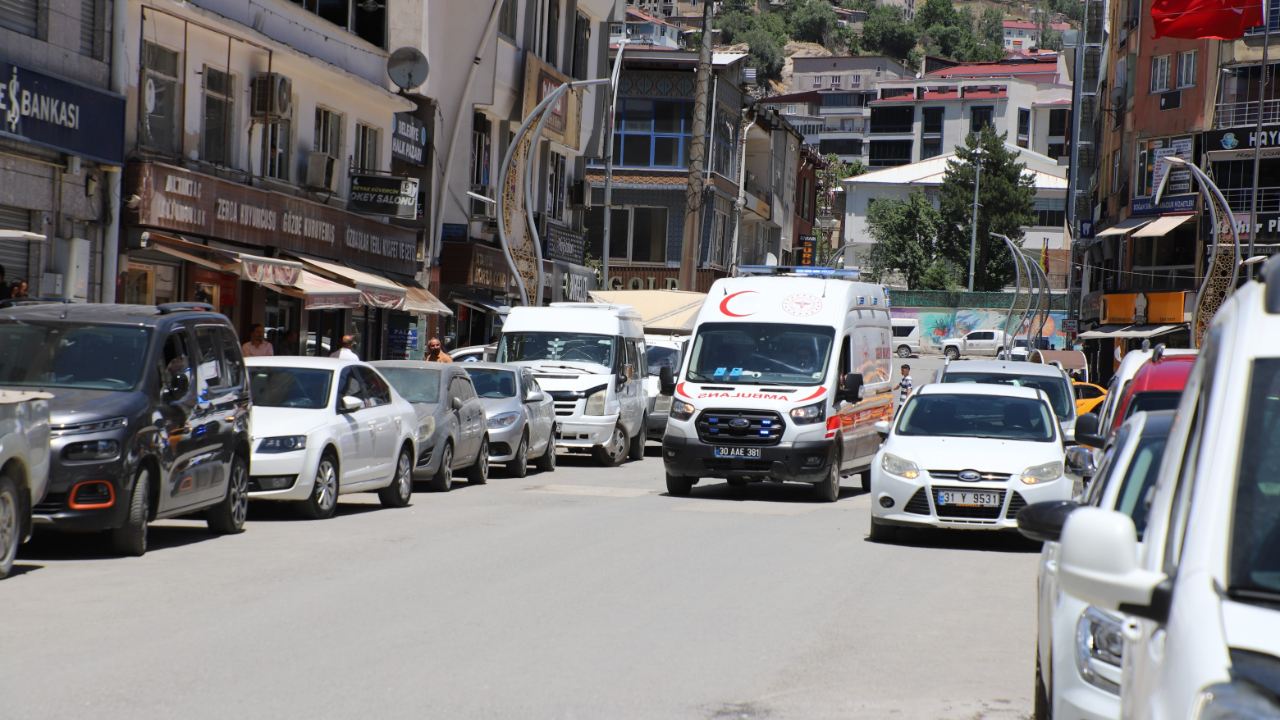 Hakkari'de askeri araç devrildi, sekiz Mehmetçik yaralı! Görevden dönüyorlardı...
