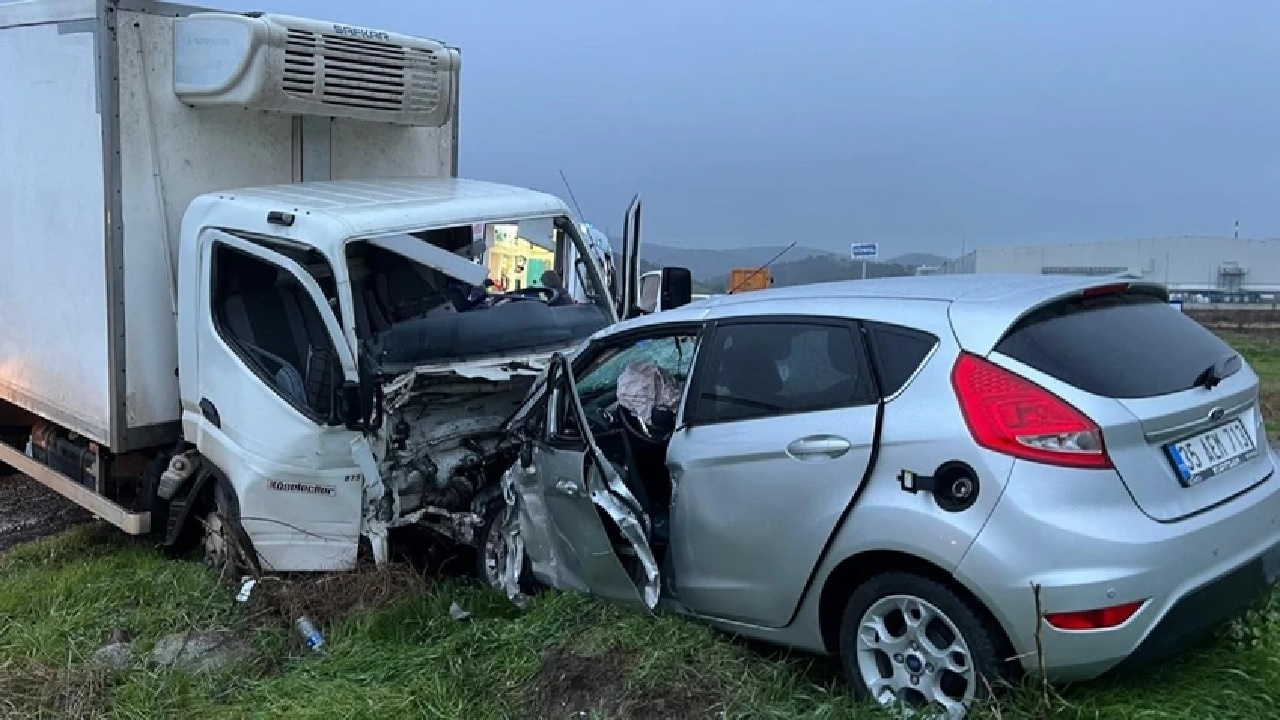 Balıkesir’de kamyon ile otomobil çarpıştı: 1 ölü, 1 yaralı