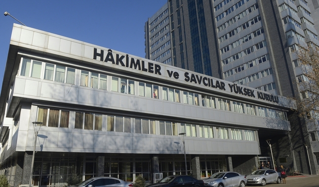 Eski HSYK üyelerine FETÖ'den 22,5 yıl...
