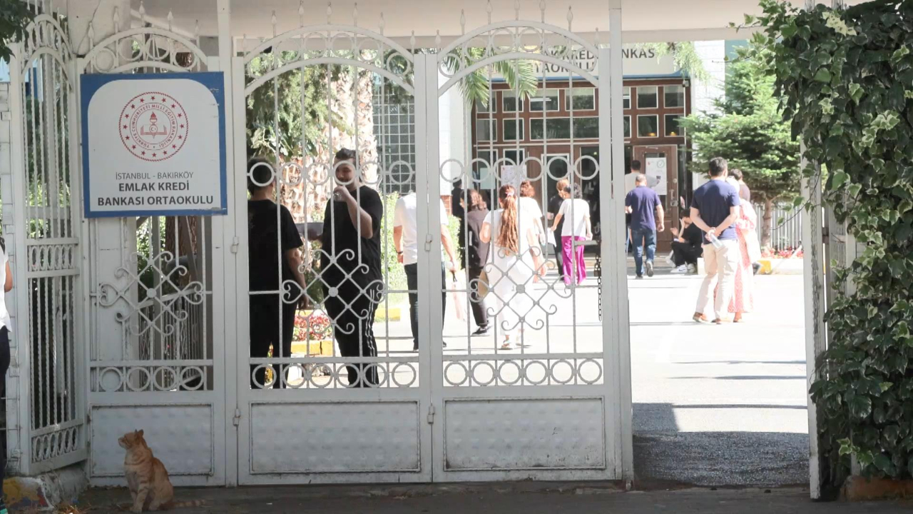 YKS'de ikinci oturum Alan Yeterlilik Testi sona erdi; Bayılanlar, kimliğini unutanlar, geç kalanlar...