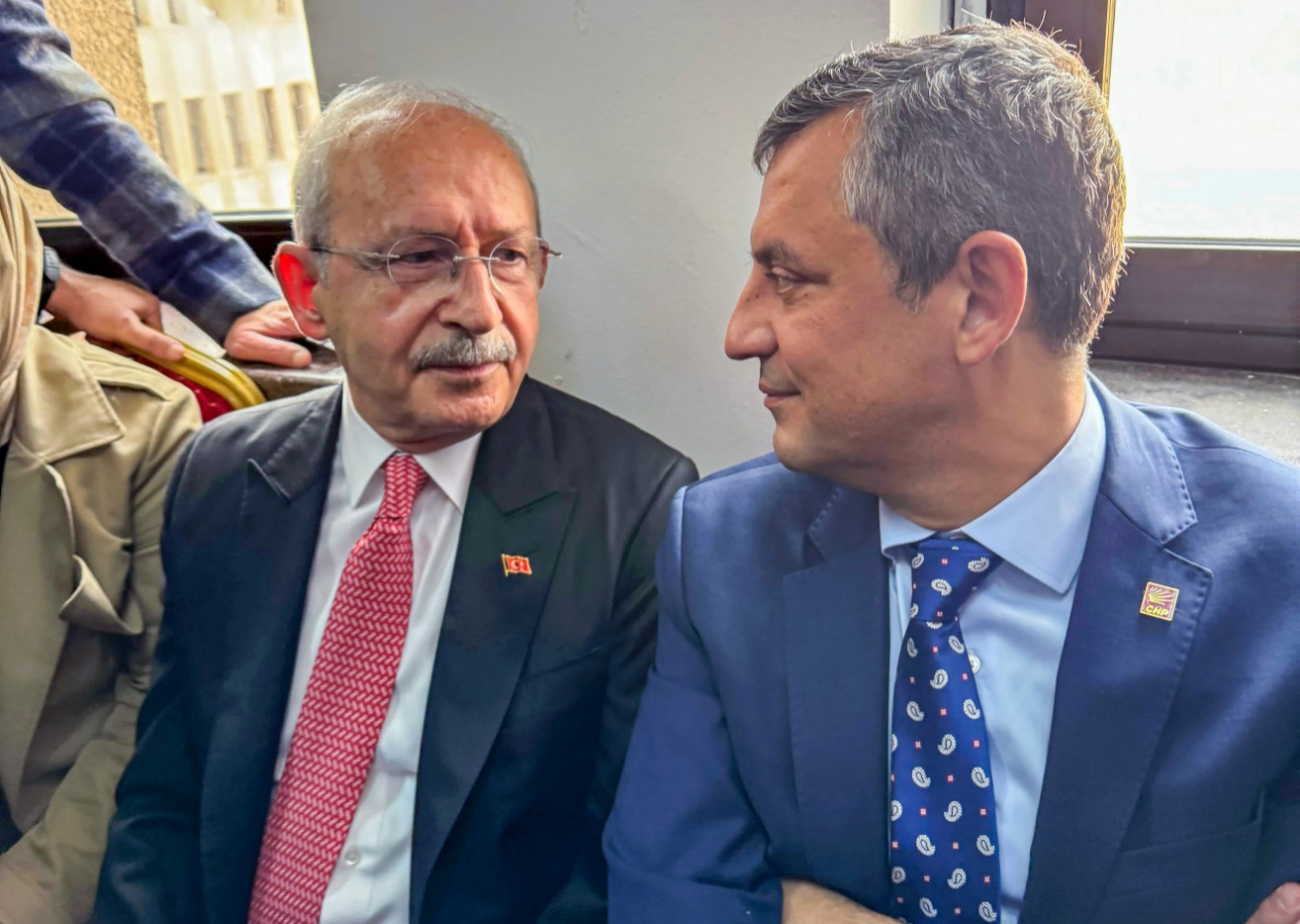 CHP’de kurultay kavgası büyüyor... Özgür Özel’den Kılıçdaroğlu’nun avukatına sert sözler: 10 yıl partiden maaş aldı, şimdi düşmanlık yapıyor!