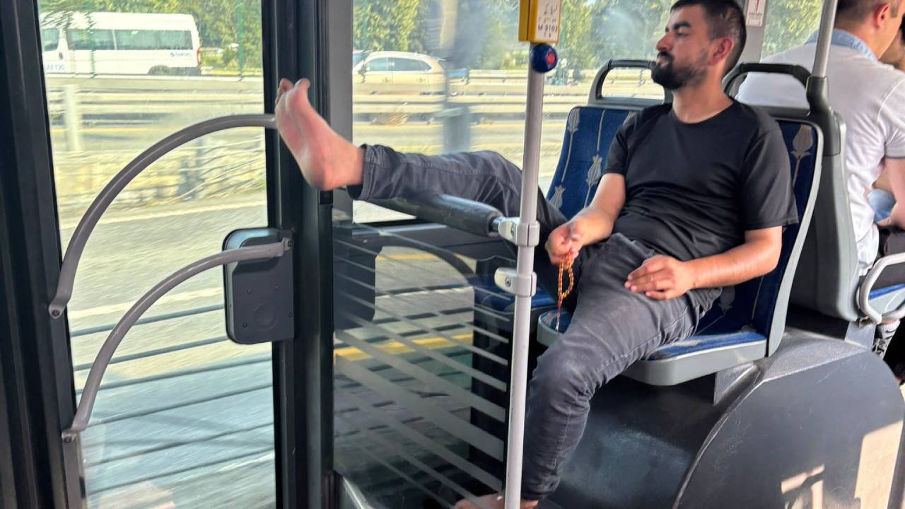 Kekodan duygu sömürüsü! Metrobüsü babasının evi gibi kullanmıştı, özrü kabahatinden beter
