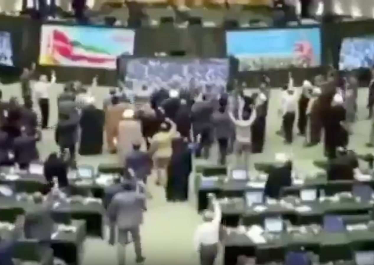 İran’dan nükleer rest! Mecliste “Amerika’ya ölüm, İsrail’e ölüm” sloganları yükseldi