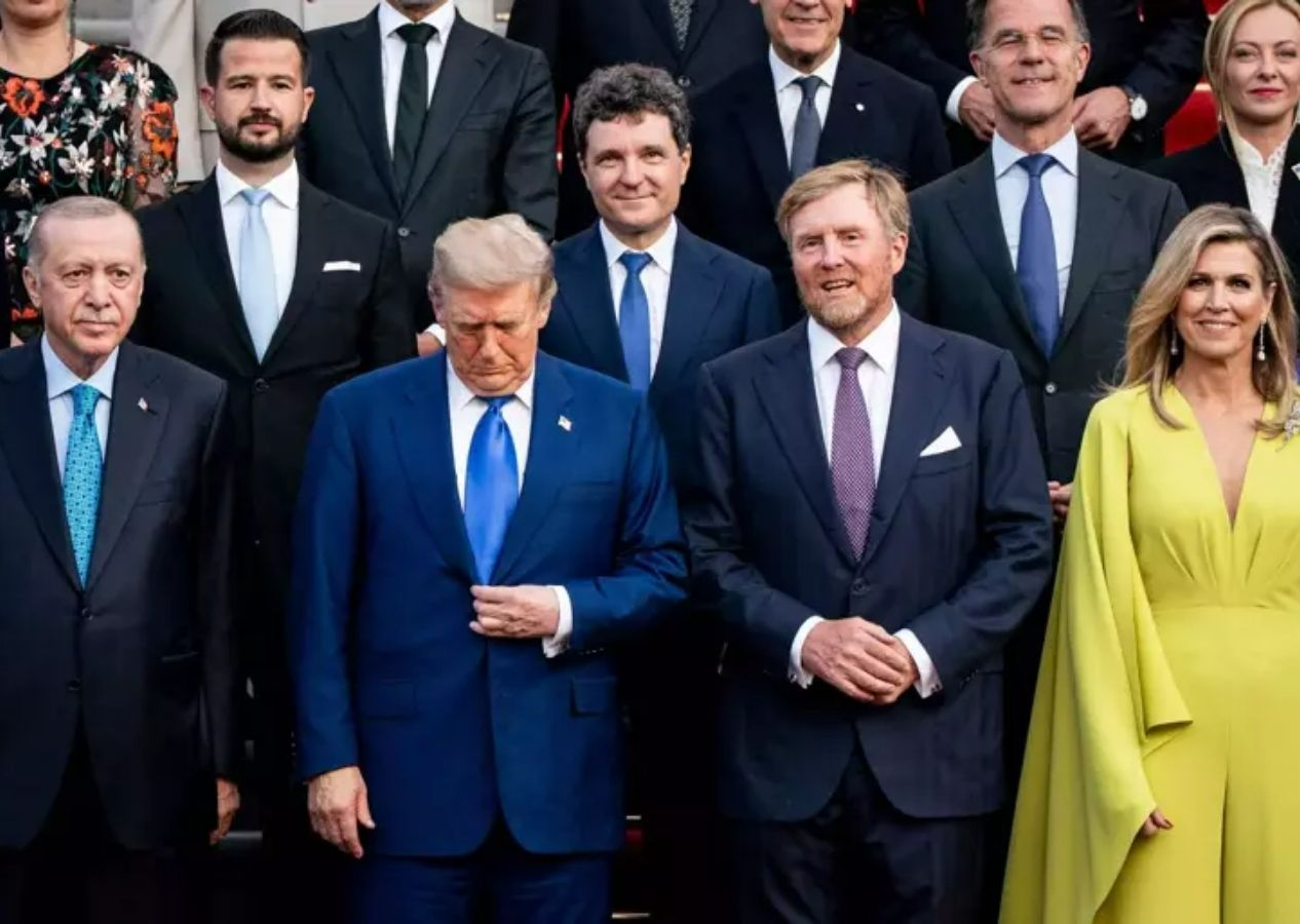 NATO zirvesinde vücut dili şifreleri! Lahey'de Erdoğan-Trump yan yana Avrupa geri planda Macron izole!