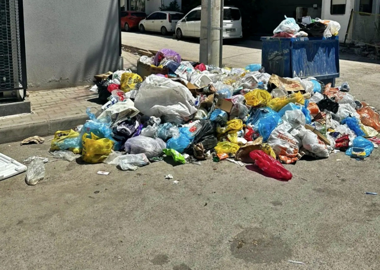 CHP'li Buca Belediyesi’nde grev krizi büyüyor: Çöpler toplanmıyor, mahalleleri kötü koku ve fareler sardı!