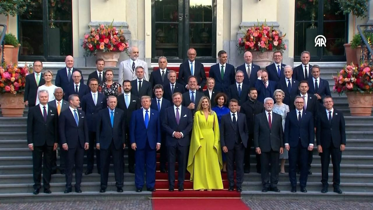 Dünya bu görüşmeye kitlendi! NATO'nun aile fotoğrafında Türkiye vurgusu...