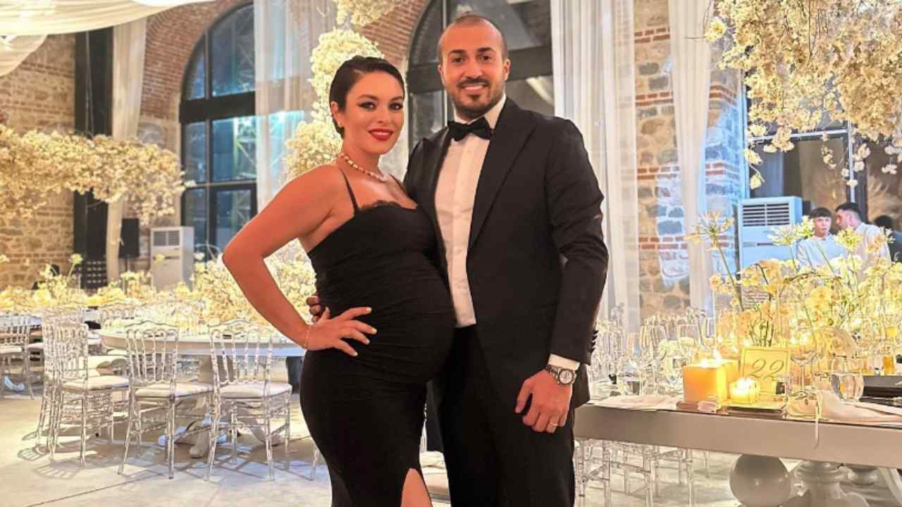 Mustafa Aksakallı kimdir? Ezgi Mola ve eşi boşanma kararı aldıkları açıkladı!