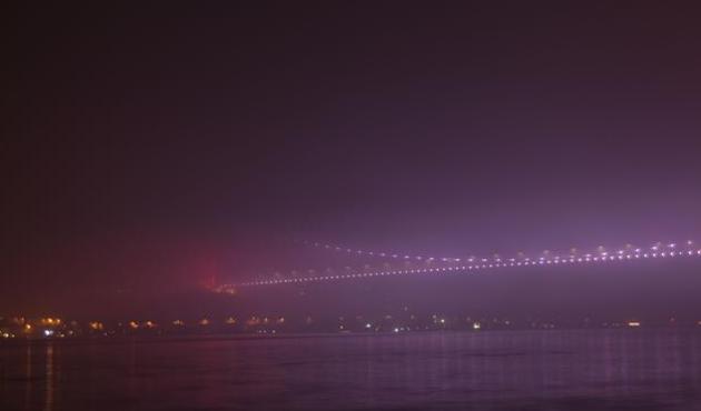 Göz gözü görmüyor! İstanbul'da yoğun sis