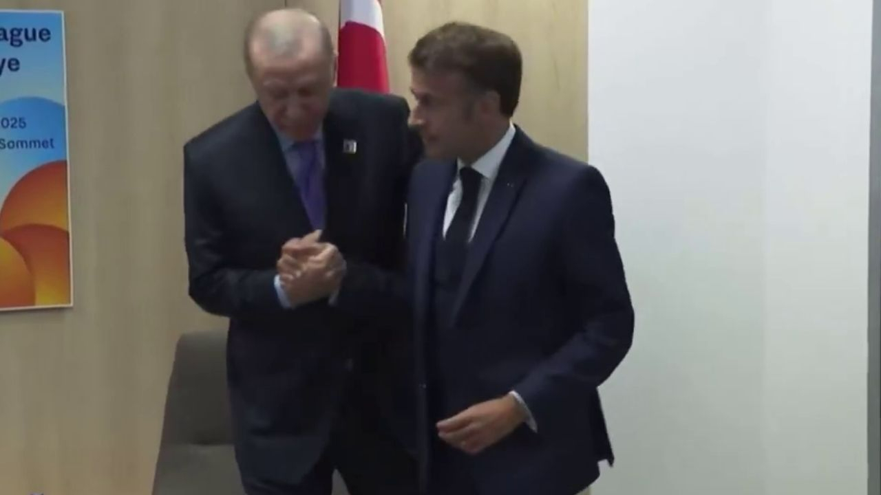 Macron madara oldu! Erdoğan’dan Macron’a vücut dili dersi! Rus medyası: “Bayblade gibi döndü”