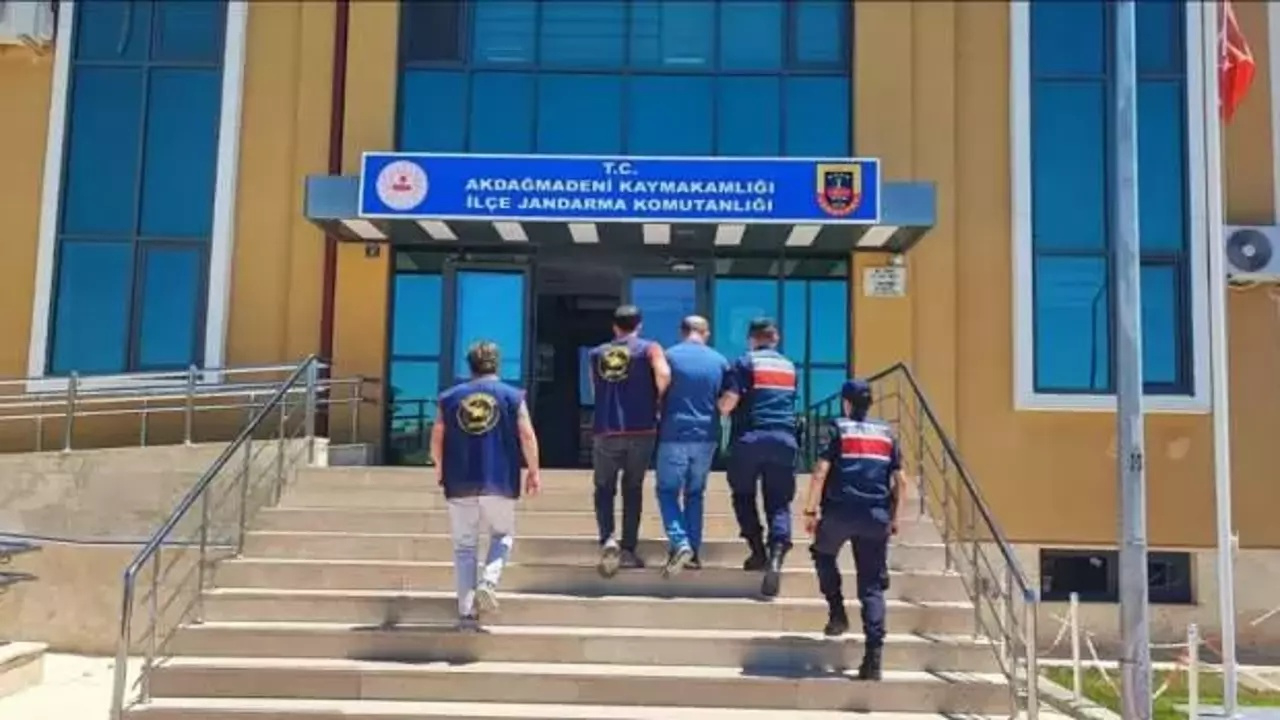 FETÖ'ye casusluktan 12 yıl hapis cezası alan firari Yozgat'ta yakalandı! Jandarmadan nokta operasyon