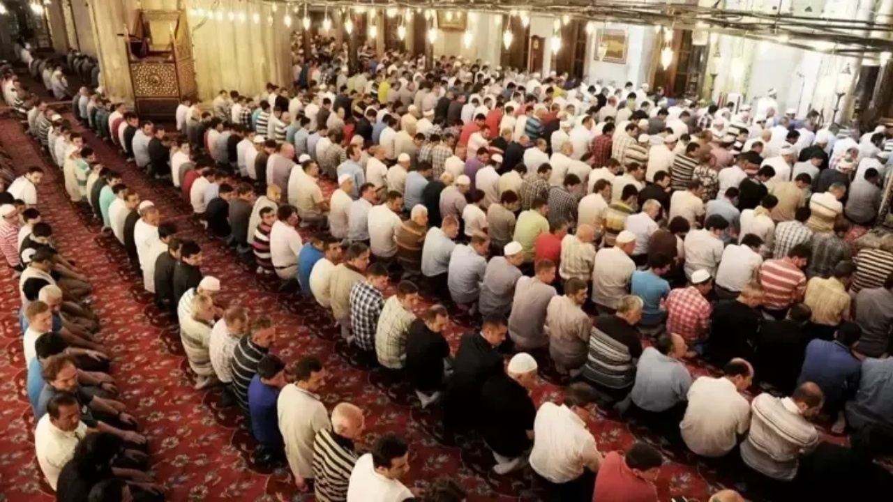 Diyanet nihayet... Bugünkü cuma hutbesinde kamu malını çalanlara, rüşvetçilere mesaj var