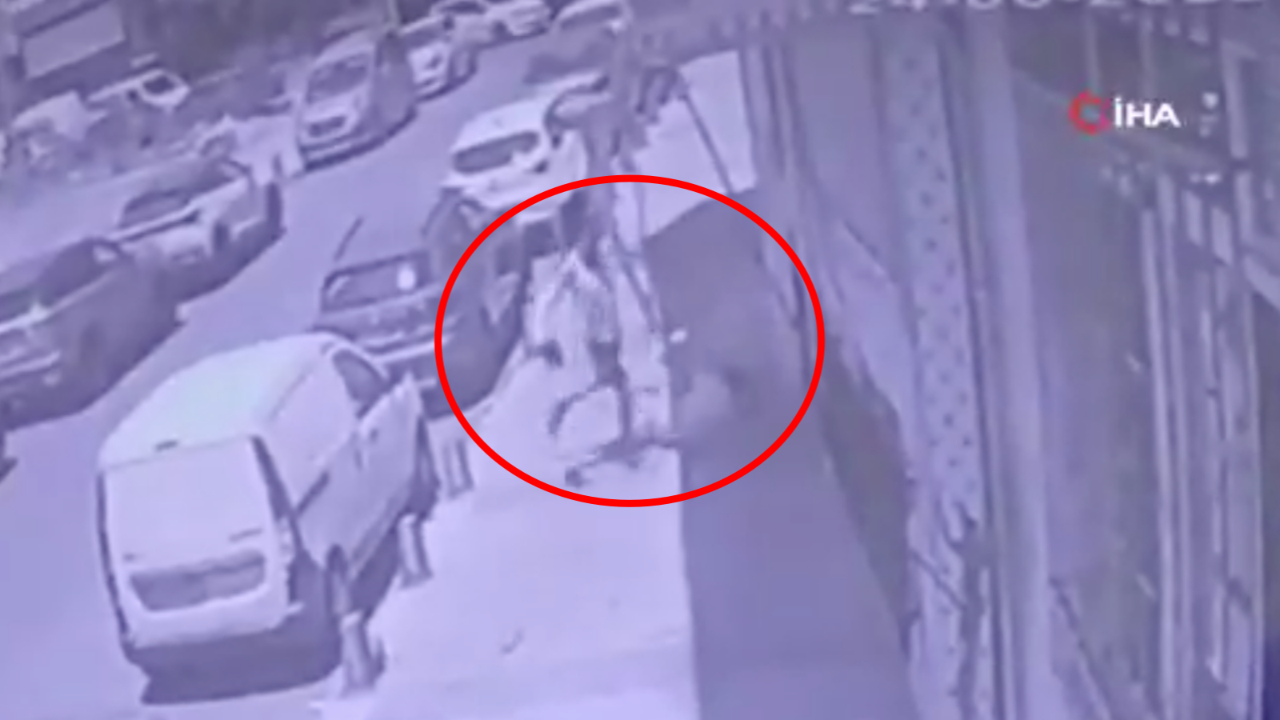 Zihinsel engelli çocuğu sokak ortasında tekme tokat dövdü: 24 yaşındaki saldırgan yakalandı!
