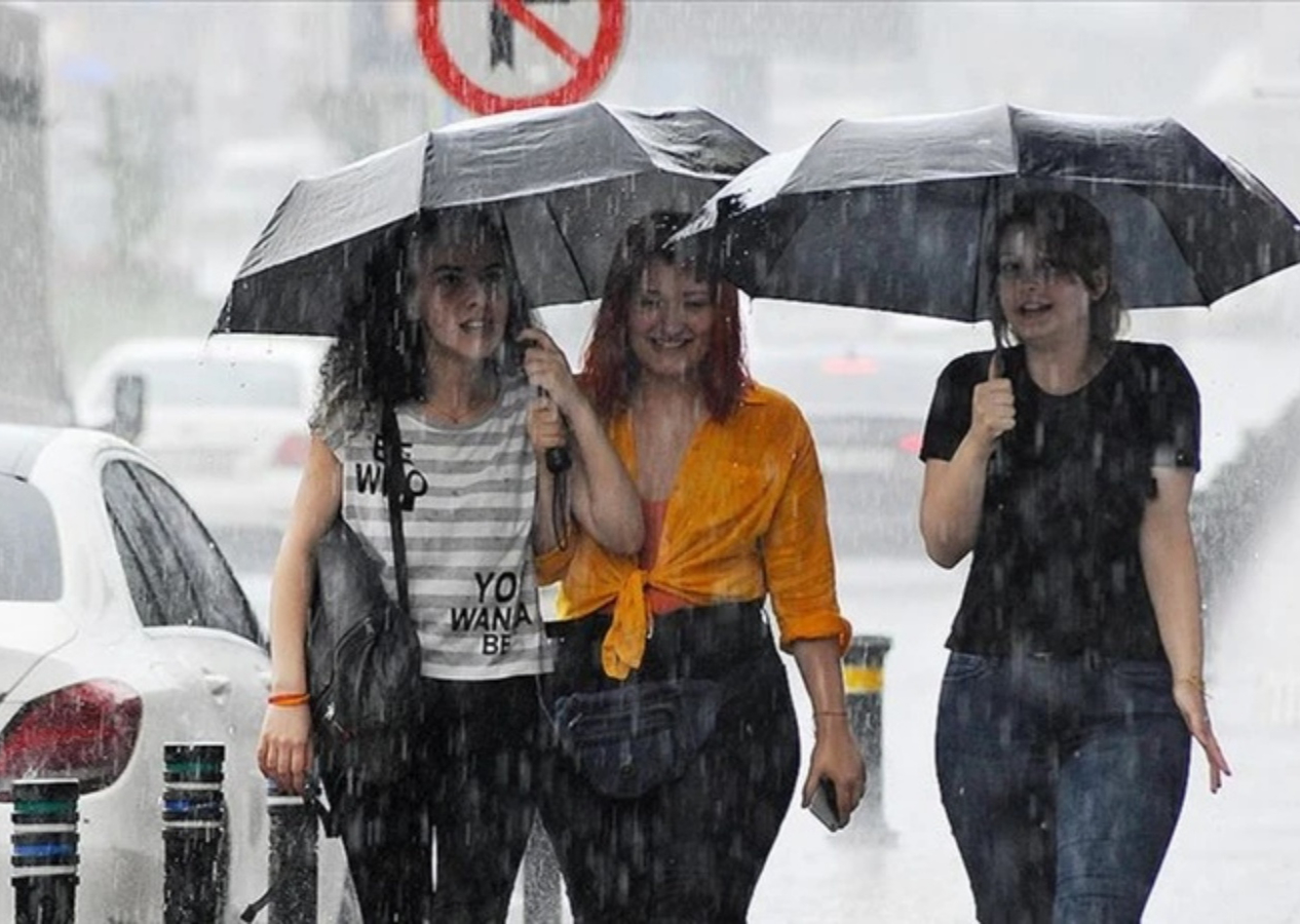 Meteoroloji uyardı: Karadeniz ve Doğu Anadolu’da kuvvetli sağanak, Marmara ve Ege’de fırtına bekleniyor
