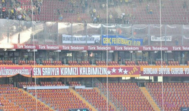 Fenerbahçe taraftarından Galatasaray'a jest!