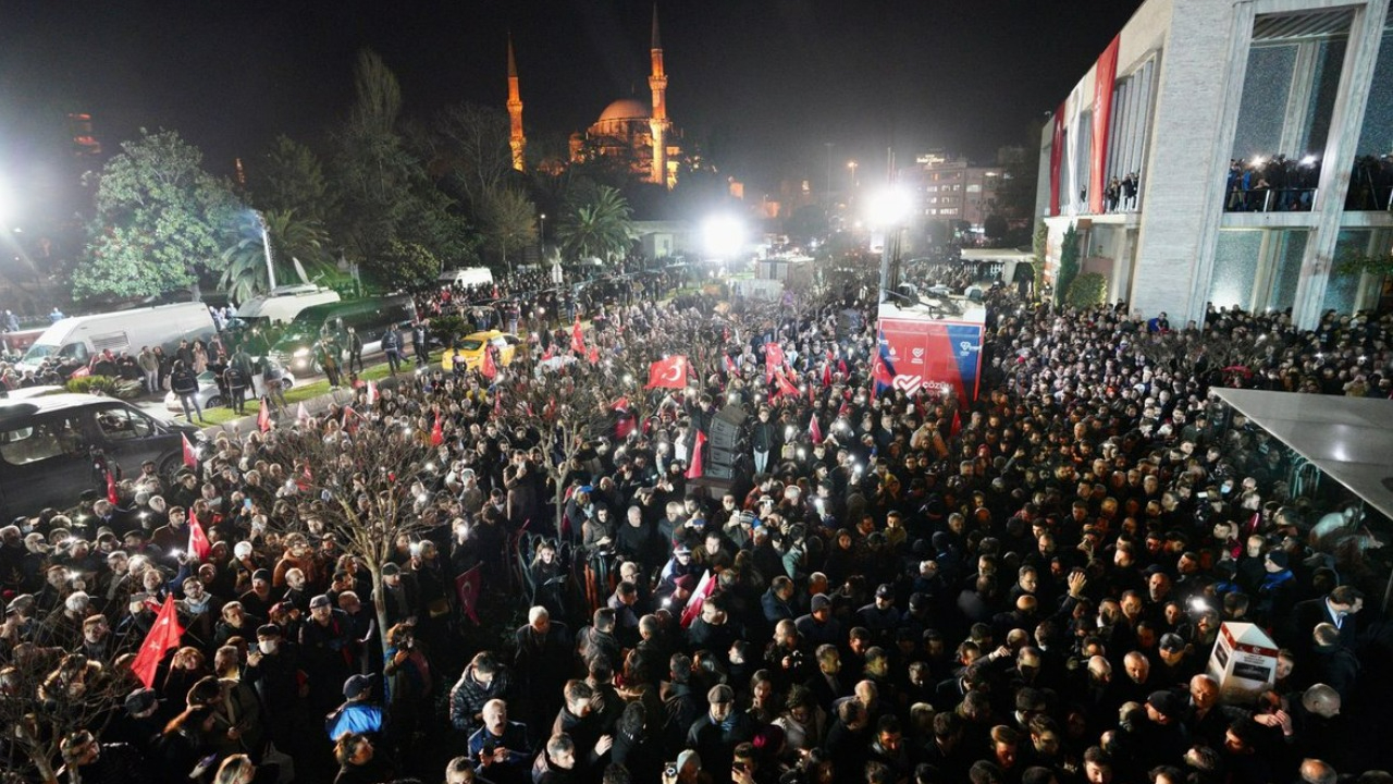Saraçhane'de Erdoğan’a hakaret eden 42 kişi gözaltında! Bakan Yerlikaya: “Bu zihniyeti şiddetle kınıyorum”