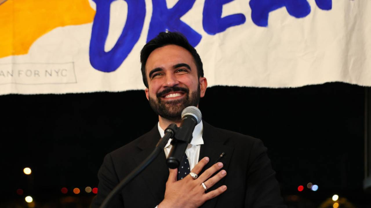 New York'a Müslüman belediye başkanı... Demokratlar'ın yükselen ismi Zohran Mamdani ön seçimde fark attı