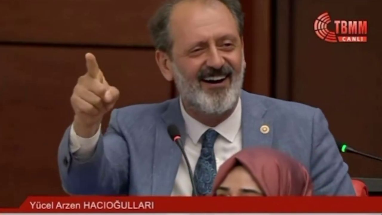 Meclis'te bir ilk! AK Partili Yücel Arzen Hacıoğulları'ndan Leman Dergisi'ne salat-ı münciye'li mesaj