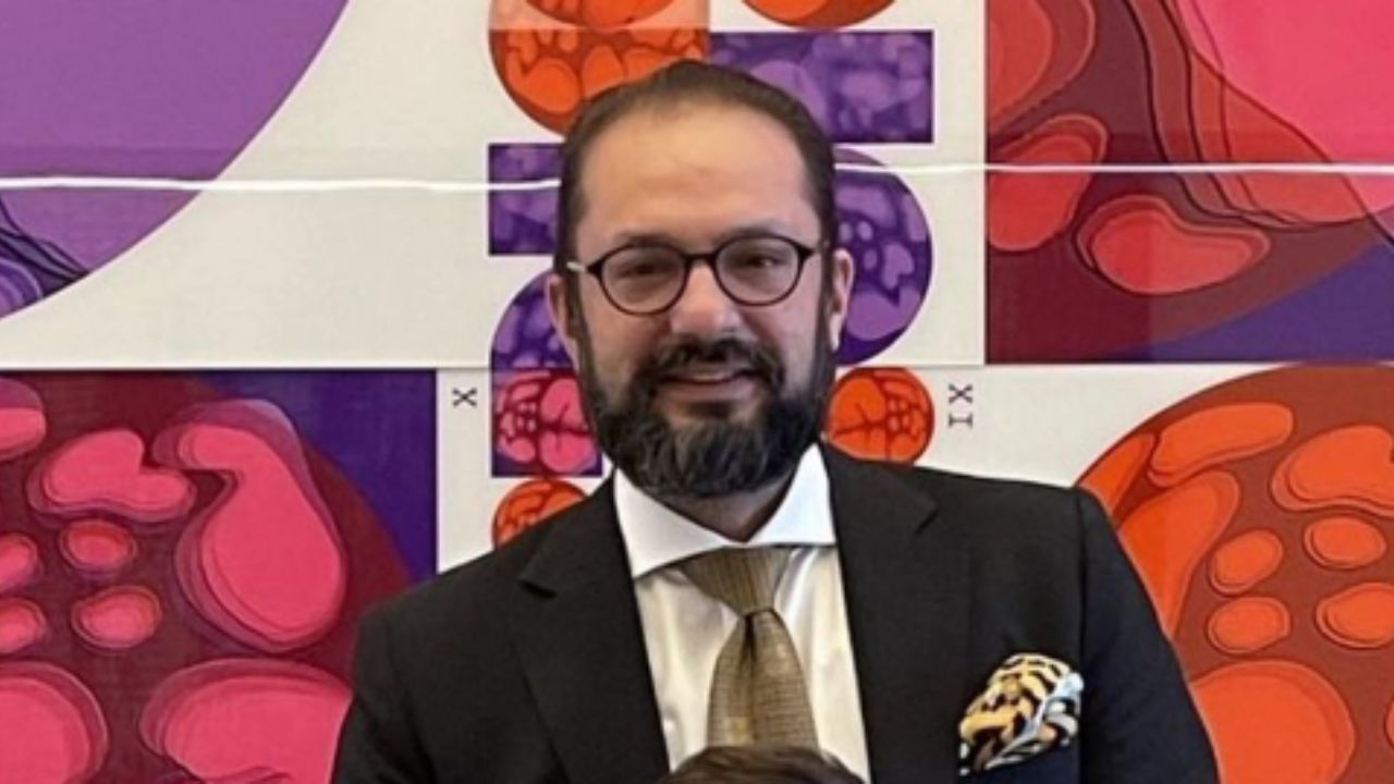 Ahmet Kasım Han kimdir? Aslen nereli, kökeni, siyasi görüşü nedir ve eşi kim?