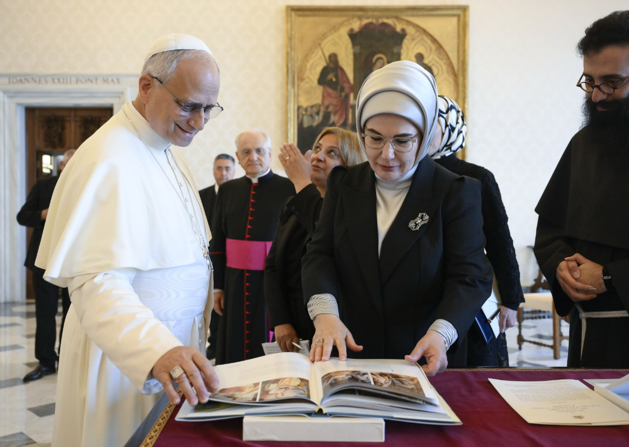 Emine Erdoğan'dan Papa 14. Leo'ya ziyaret... "Gazze konusunda Hristiyan dünyası daha gür sesle destek çıkmalı"