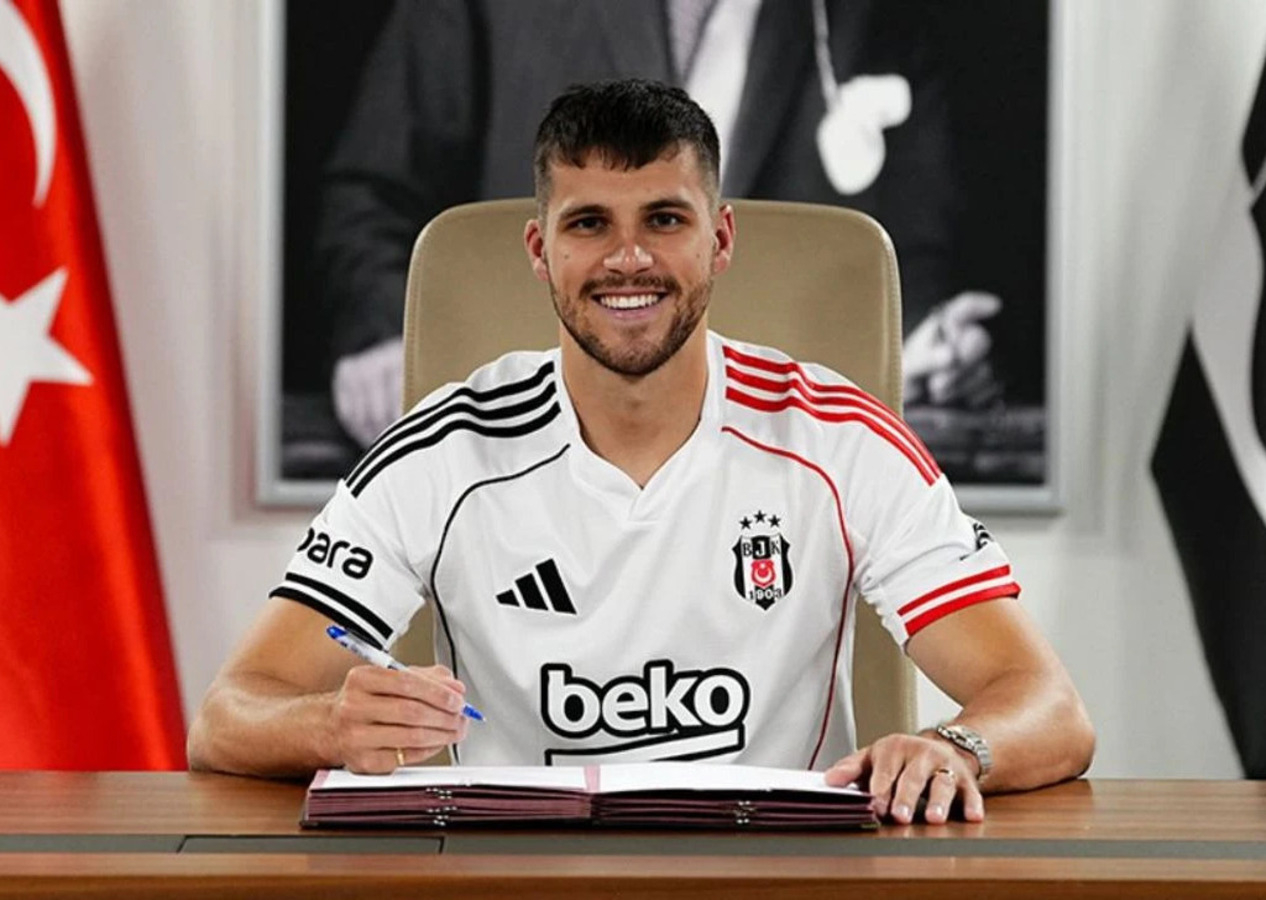 Beşiktaş yeni sezonun ilk transferini resmen duyurdu!