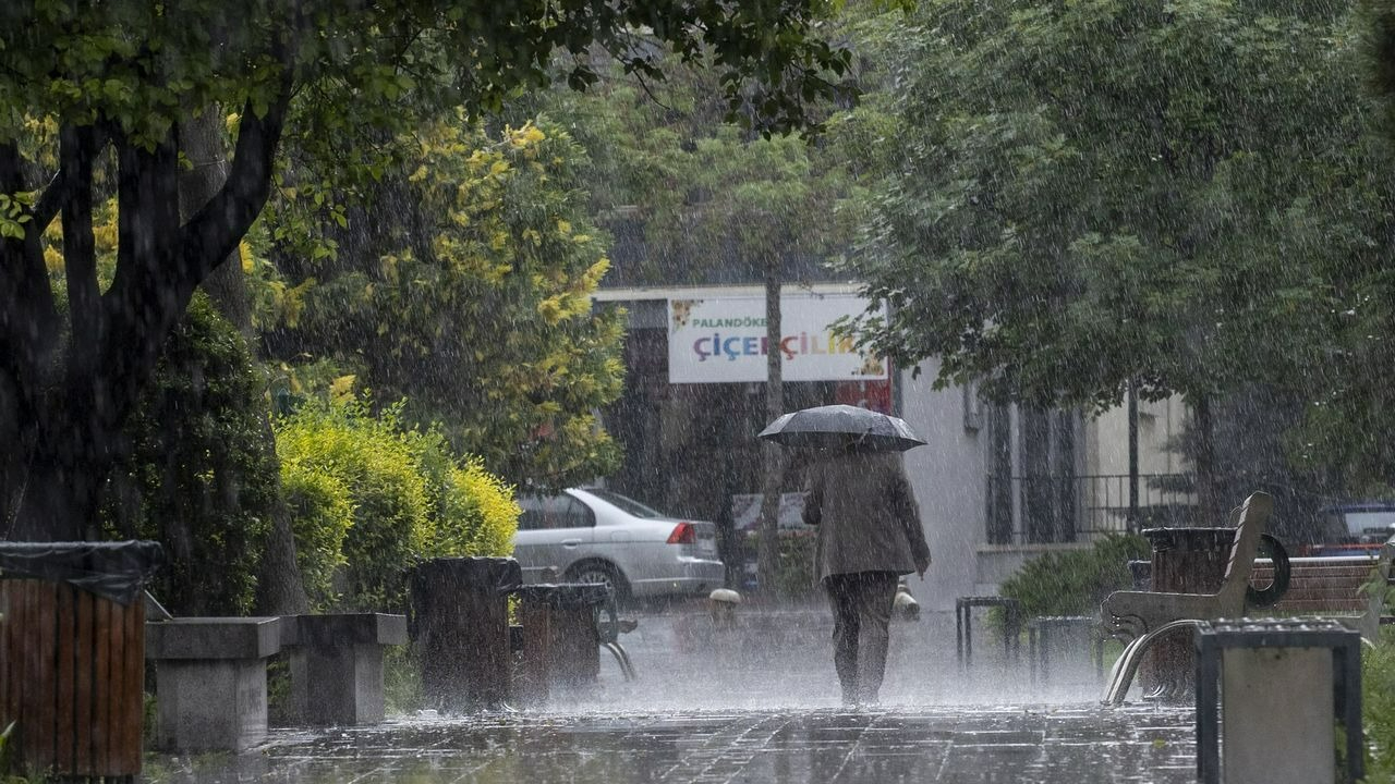 Meteoroloji’den kritik uyarı! Kuvvetli rüzgar ve sağanak alarmı: Yarın yağışlar kuvvetlenecek