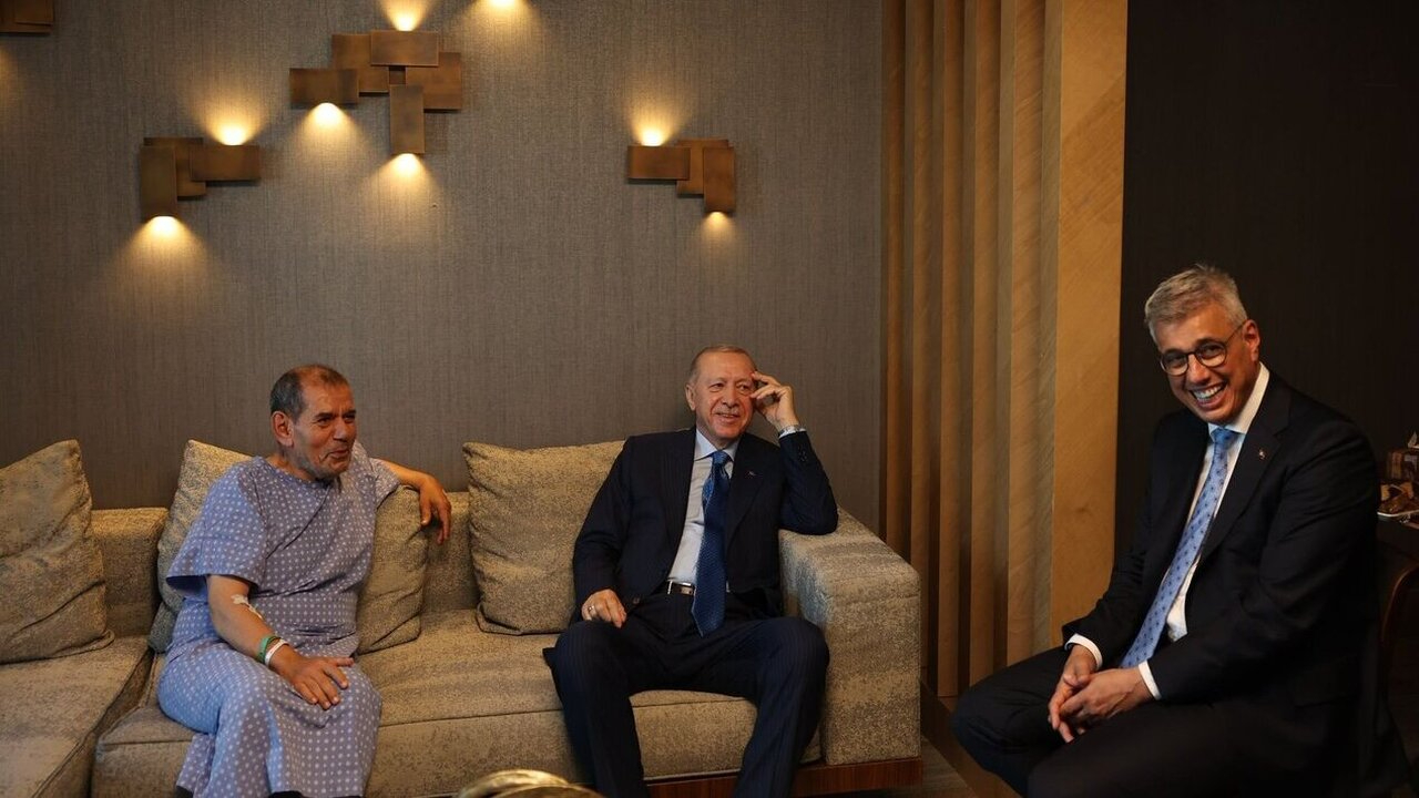 Cumhurbaşkanı Recep Tayyip Erdoğan, Galatasaray Başkanı Dursun Özbek'i ziyaret etti