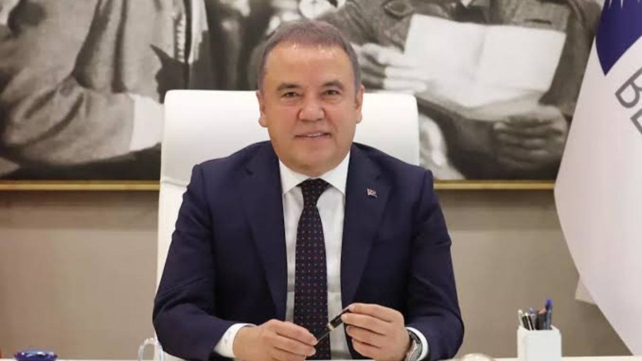 Belediyelere yolsuzluk operasyonunda yeni dalga: Antalya Büyükşehir Belediye Başkanı Muhittin Böcek de gözaltına alındı!