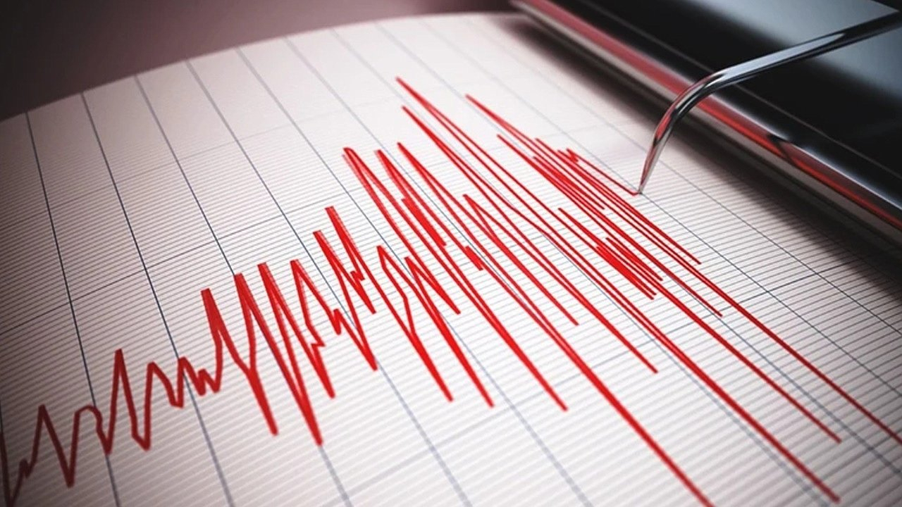 Elazığ'da akşam saati korkutan deprem!