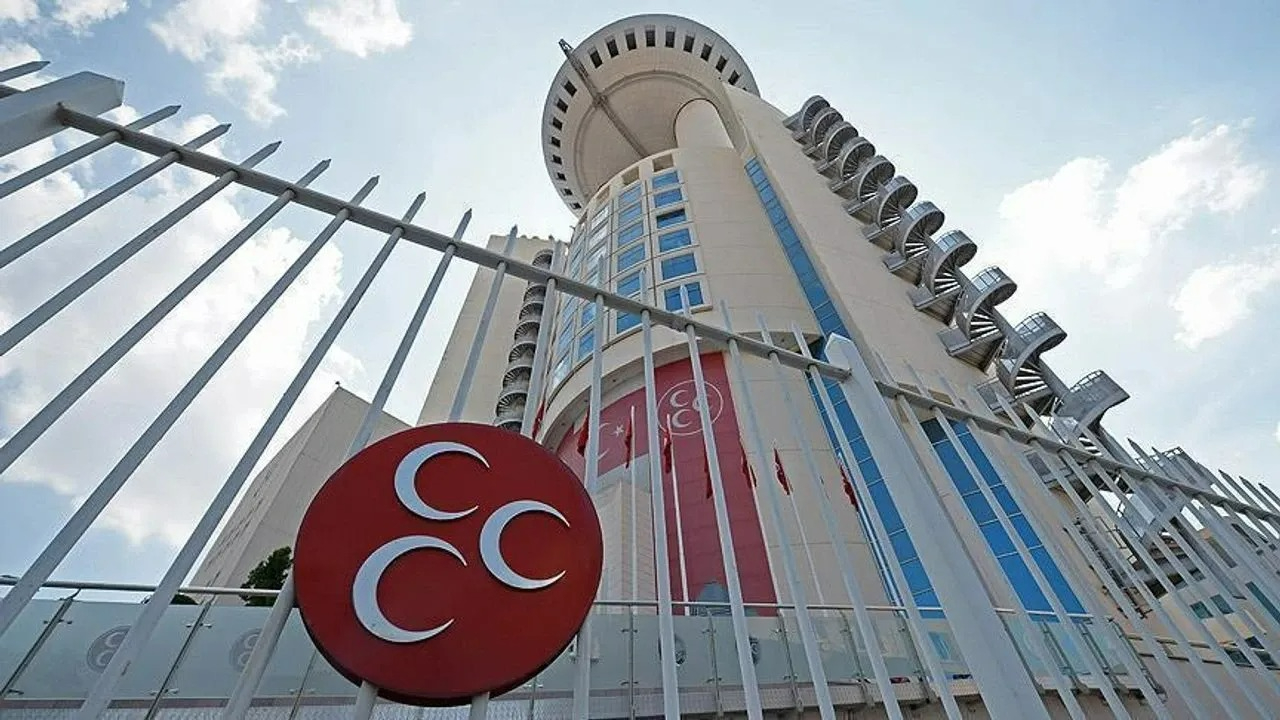 MHP harekete geçti: Bayrampaşa'daki yolsuzluk operasyonunda adı geçen 2 isim ihraç edilecek!