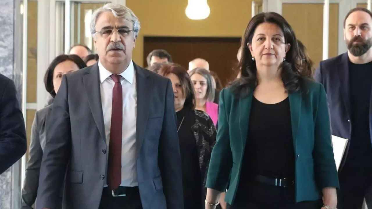 DEM Parti heyeti İmralı'da Öcalan'la görüştü! Öcalan'dan tarihi görüşme vurgusu!